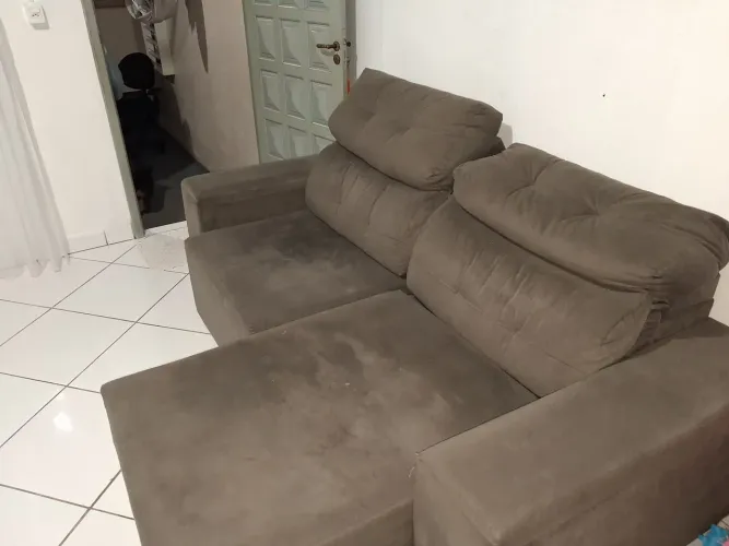 Vendo sofá retrátil 2 lugares 2100mm de comprimento.