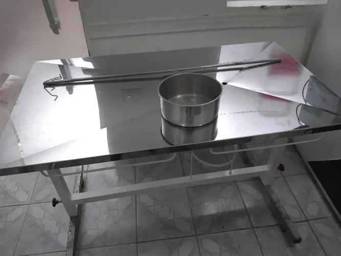 Mesa cirúrgica veterinária