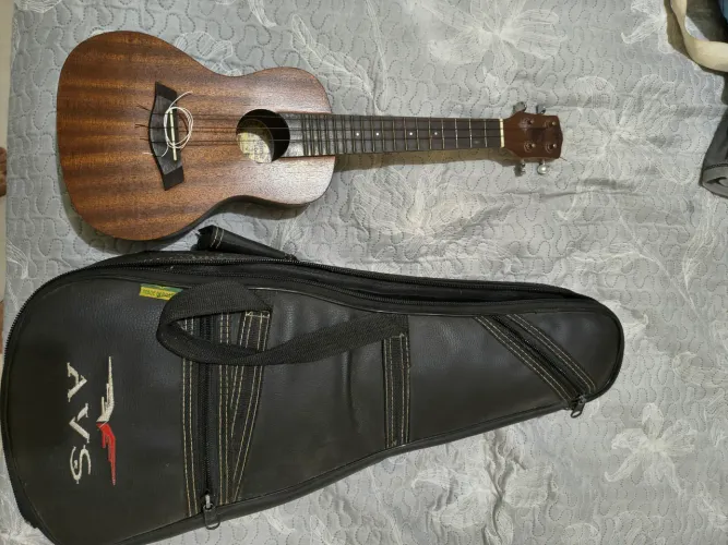 VENDE-SE UKULELE