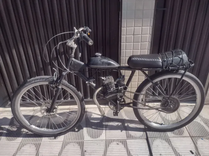 Motorizada a venda eim bom estado