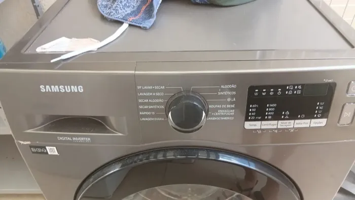 Lavadora de roupas lava e seca