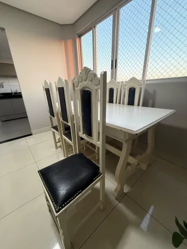 Mesa Grande de Madeira maciça 1,80m x 0,85m com 6 cadeiras