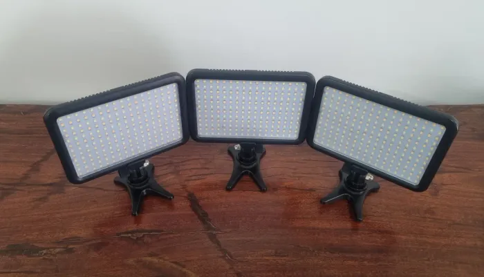 Kit com 3 LEDs Triopo TTV-204 Bicolor + Baterias Sony NP-F970
