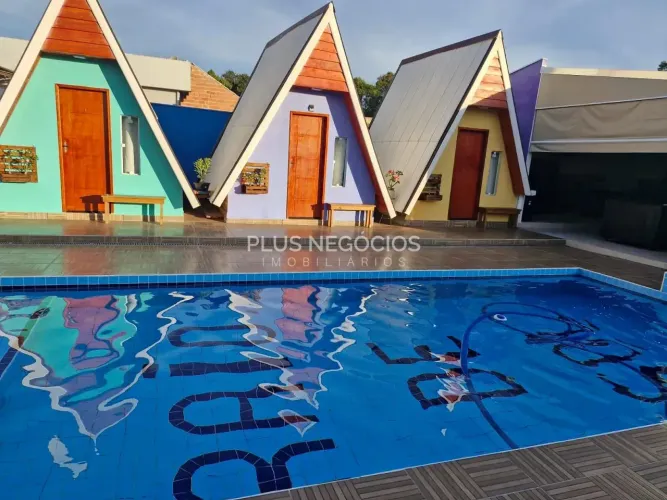 Chácara Mobiliada à Venda | 3 Chalés | Piscina com Tobogã | Área Gourmet | 475m²
