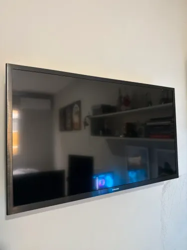 TV SAMSUNG 32 POLEGADAS SEM DETALHE