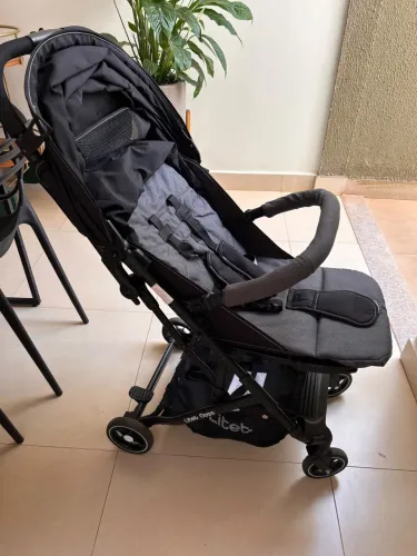 Carrinho de bebê compacto - pouco uso, em perfeito estado - pra vender rápido