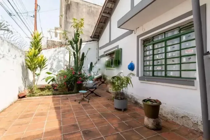 Casa térrea, terreno de 200 MTS, esquina com o Consulado Americano de SP