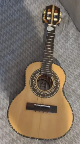 Cavaquinho em Cedro de Luthier