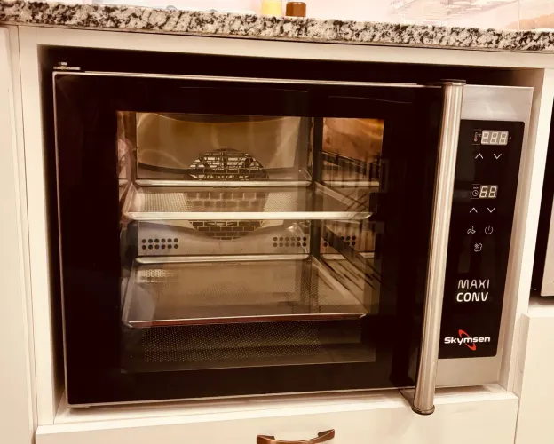 Forno Skymsen elétrico vapor p/ 4 assadeiras 