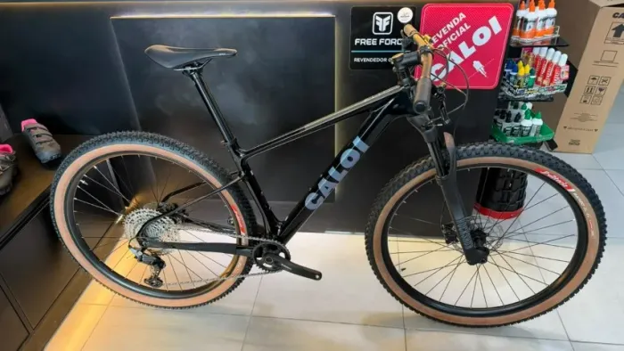 Promoção bike em carbono Caloi Elite Carbon HT Sport 2026 até 21x sem juros no cartão