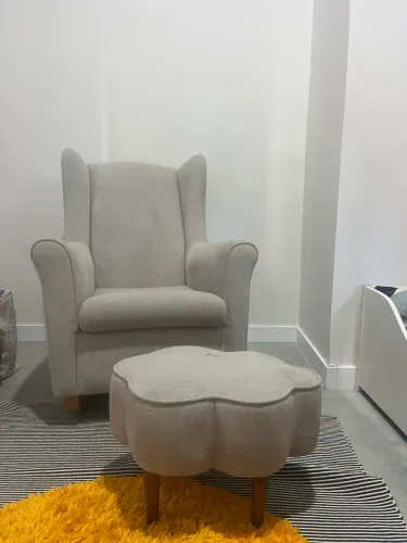 Poltrona de Amanentação com Puff