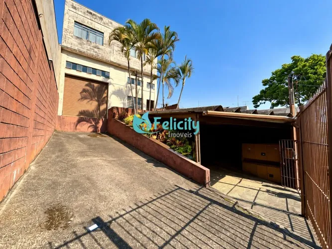 Galpão comercial/industrial, 400 m² total e 364 m² de área útil em Pirituba