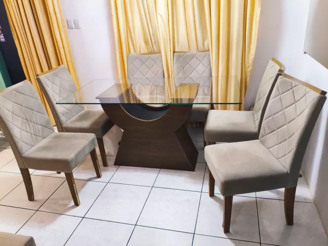 Vende-se mesa de jantar de vidro 6 cadeiras