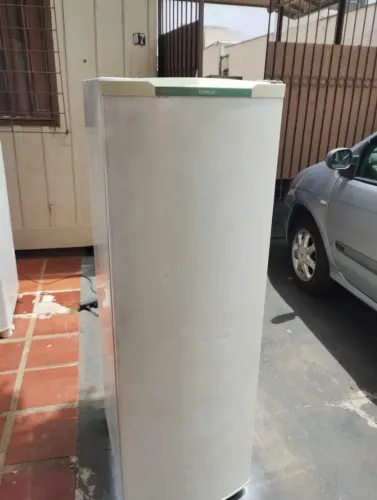 Geladeira Consul slim parece um frigobar compacta 48cm largura x 1.48 alt x 58prof ...gela