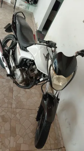 Vende se uma moto titan 2009 150 