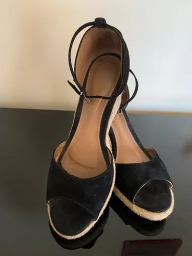 ?Linda Anabela Nobuck preta Constance 