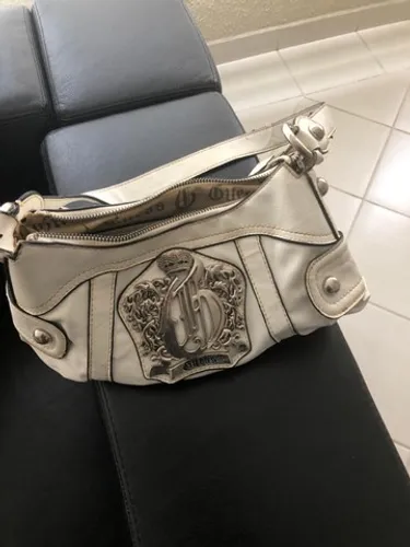 Bolsa Guess branca - possui uma manchinha na frente 