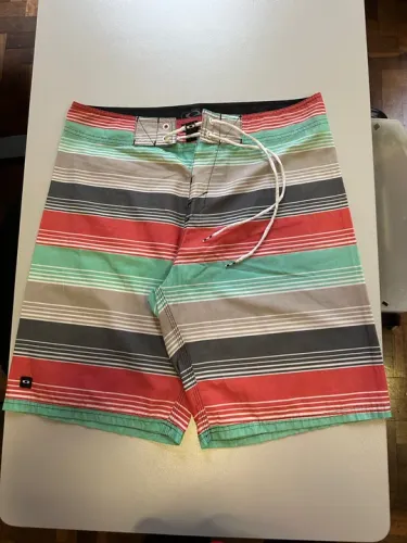 Bermuda de praia marca Oakley Original 