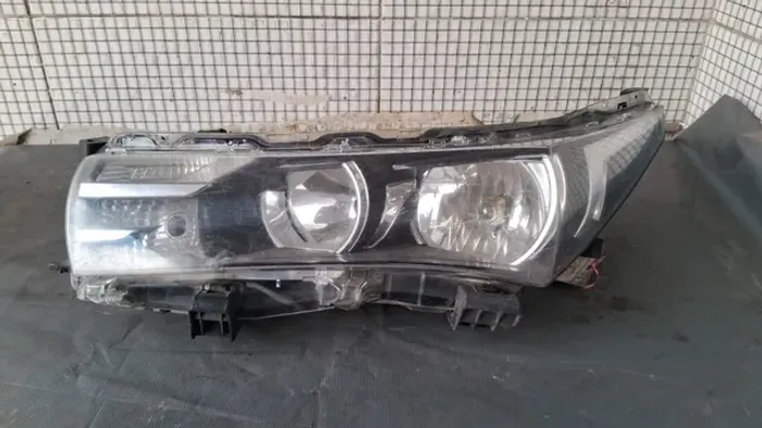 Farol Esquerdo Toyota Coralla 15/17