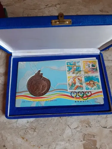 Medalha e selo comemorativo dos 100 anos de jogos olimpicos 