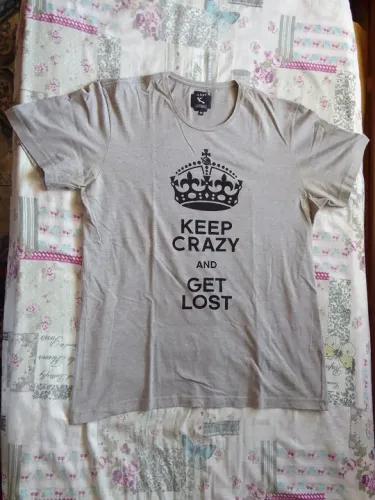 Camiseta Lost cinza com estampa 