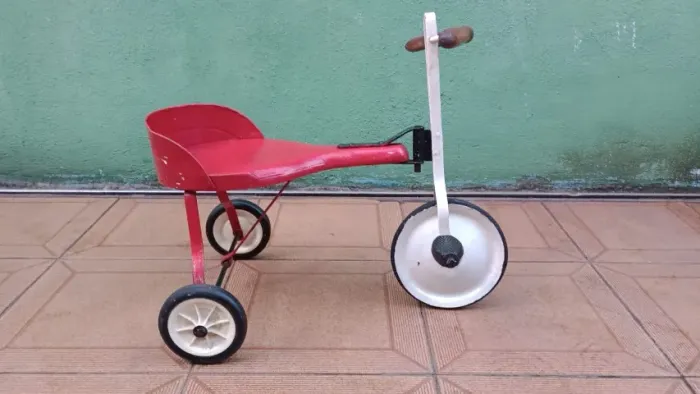 TRICICLO BANDEIRANTE BEM ANTIGO