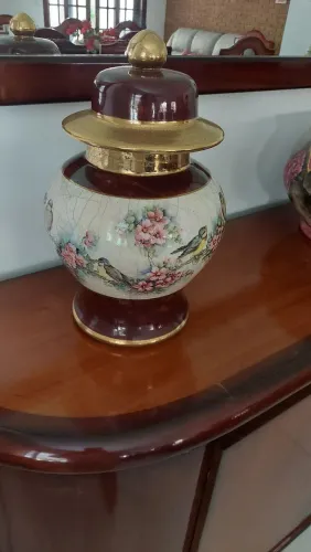 Lindo vaso porcelana pintado a mão. PEÇA ÚNICA. J