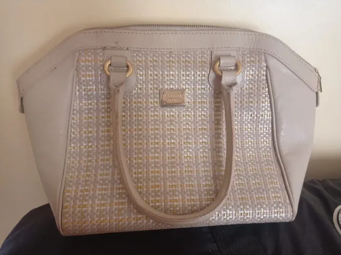 Bolsa Feminina Elegante em Tons Neutros