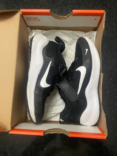 Tênis Nike infantil Número 24
