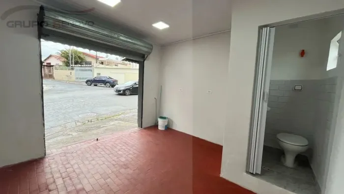 Loja comercial - Locação - Jardim São Luís, S.P. - 12,25m², 1 salão, 1 wc, ponto de ônibus