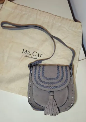 Bolsa transversal ajustável cinza em camurça - Mr. Cat