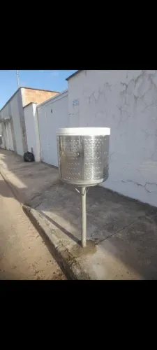 Lixeira de Jardim - Estilo Moderno