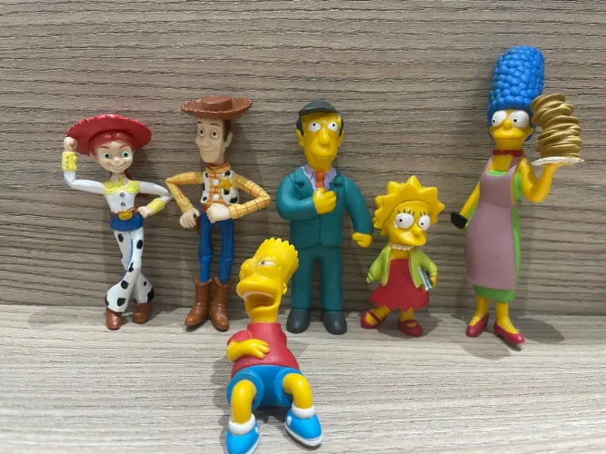 Bonecos Toy Story e Simpsons - Cada R$ 50,00