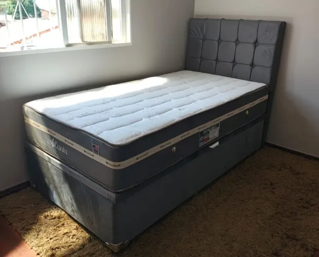 Cama solteirão com  colchão  semiortopedico 