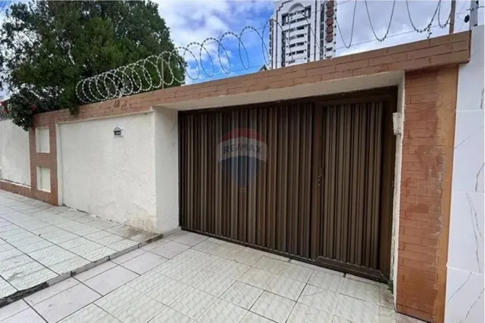 Casa à venda na Rua Pedro Aristides Albuquerque /3 quartos - Joaquim Tavora, Fortaleza - C