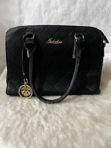 Bolsa Usada Preta Grande Fivela Dourada Zíper Moda Feminina Bazar Brechó