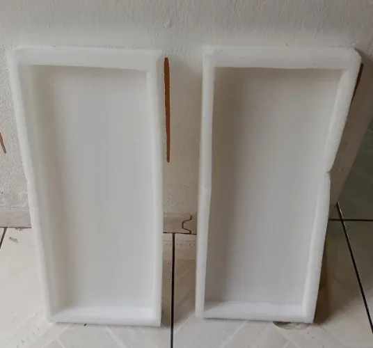 Duas peças espojadas