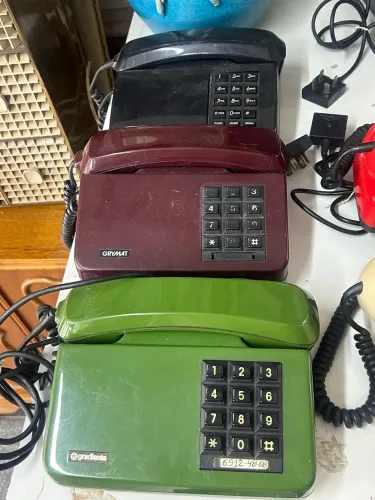 Lote 3 telefone antigo colorido qual item gramar gradiente 