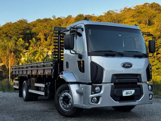 Ford Cargo 1723 ano 2013 motor 6cc Carroceria 6,80