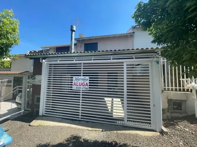 Sobrado com móveis por R$ 450 mil