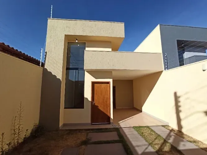 Casa Adriana Parque com 3 Quartos, 1 suite, prox ao supemercado do povo.