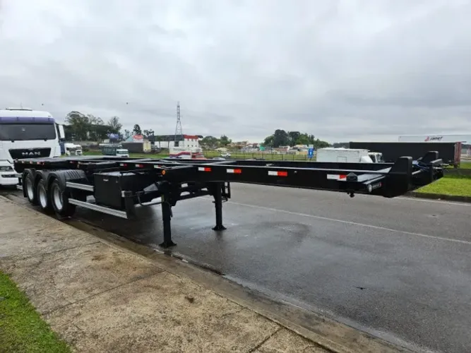 Bug de Container Rodofort 40 Pés 12 locks com plataforma Ano 2022 SEM PNEUS 2 ERGUEDORES