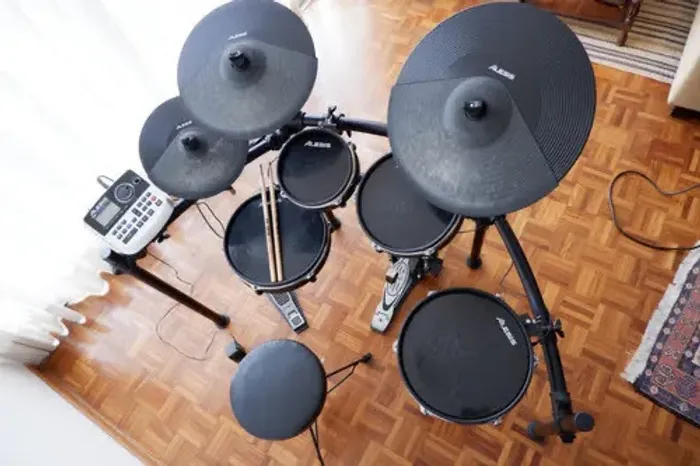 Bateria Alesis DM8 Pro - Usada | Único Dono | Não acompanha pedal