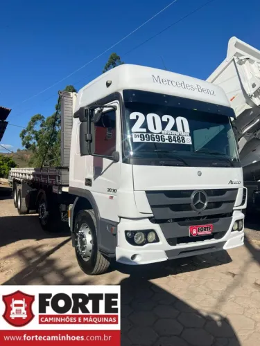 MB ATEGO 3030 BI-TRUCK COM CARROCERIA DE MADEIRA