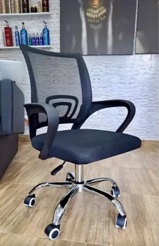 Cadeira de escritório ergonômica com rodinhas