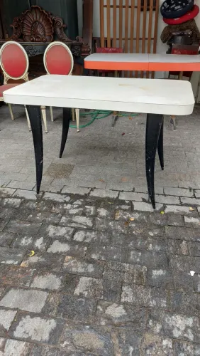 Mesa dos anos 60