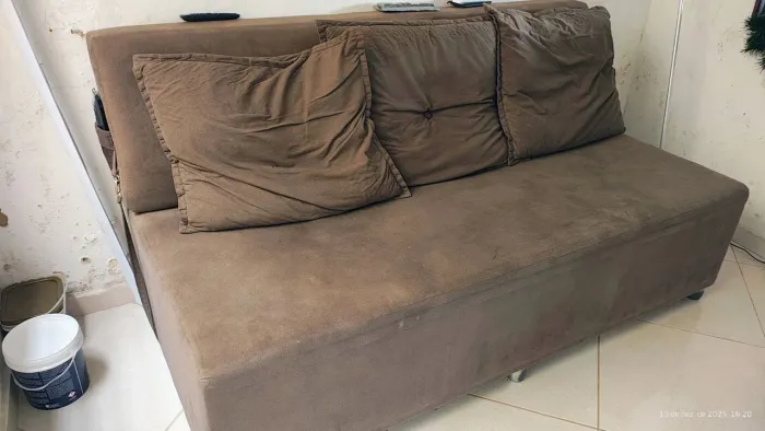 Sofá cama e cadeira