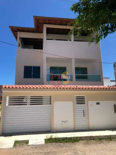 VENDO CASA COM 2 PAVIMENTOS