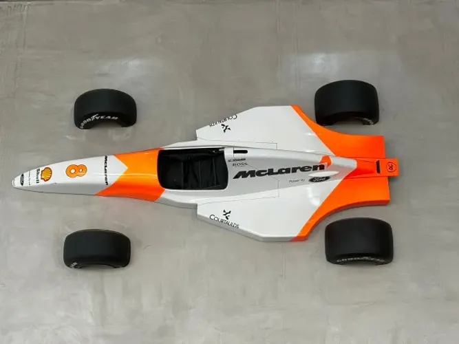 McLaren MP4/8 Senna #8 (Obra Decorativa 1:1 - Adhemar Cabral)