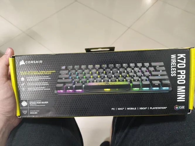 Teclado Corsair K70 Mini wireless MX Cherry 